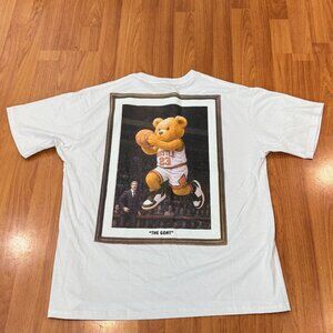Jordan 23 & Phil Jackson Teddy Bear O.G. Hustle Legend T-Shirt Sz L White BNWOT